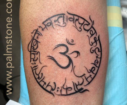 vasudhaiva lokah devanagari sanskrit rondel tattoo design with om